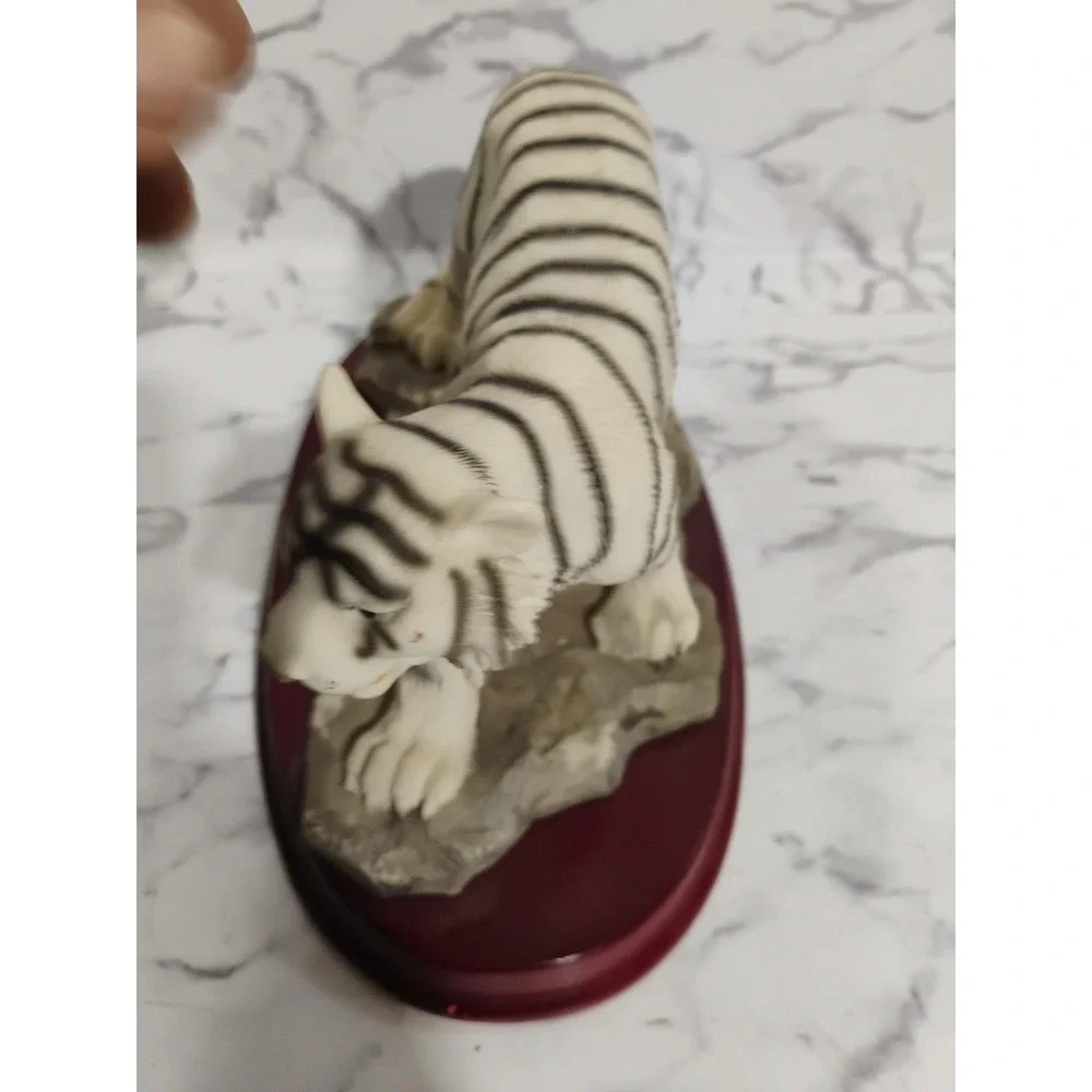 Montefiori White Bengal Tigers~4 , Resin W Wooden Base Collectible Safari Wild